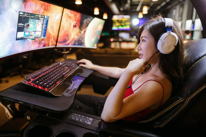 female gamer